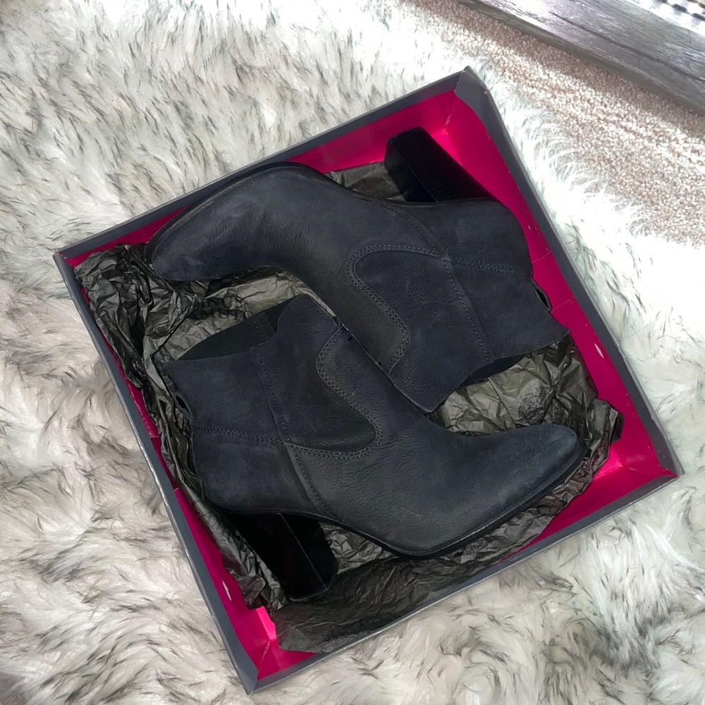 Vince Camuto Feina Bootie - Picture 4 of 7